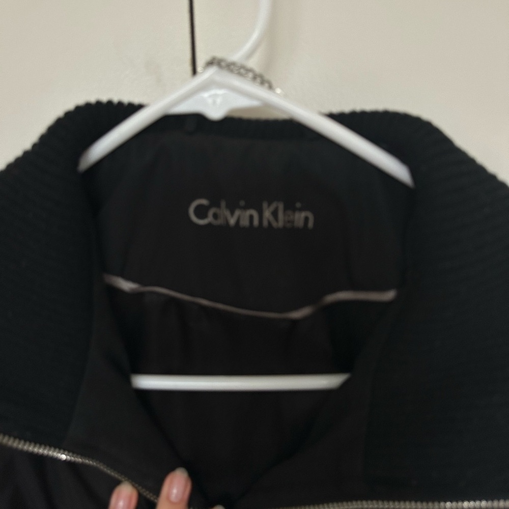 Calvin Klein - Picture 4 of 7